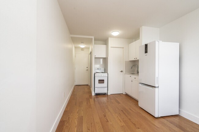 Photo - 730 St Clarens Ave Unité 716
