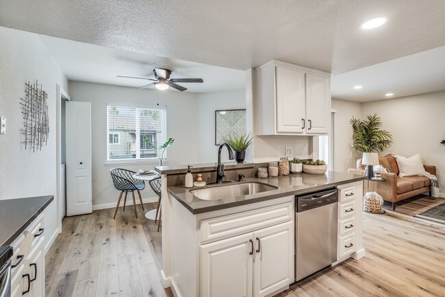 Photo - Trails at 2112