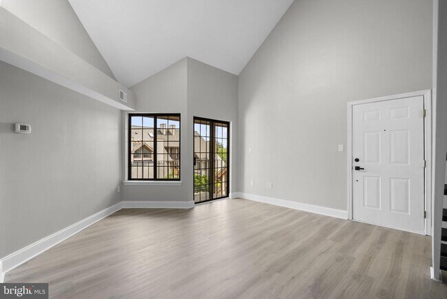 Building Photo - 14007 Briston St Unit 10-F