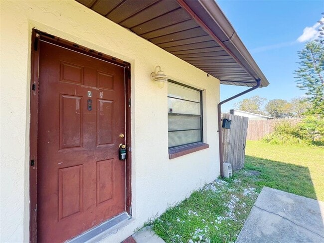 Building Photo - 1016 9th Ave NW