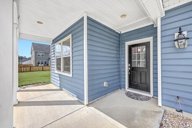 Photo - 6 Bedroom, 4.5 Bathroom Home in Cane Bay - Summerville