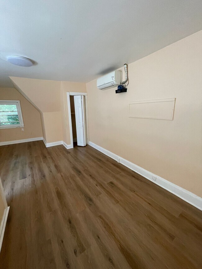 Photo - 3215 Summer St