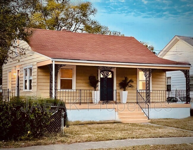 Photo - 1235 W Ashland Ave House
