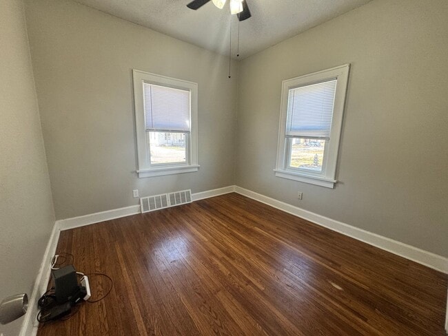 Photo - 3 bedroom, 2 bath in NE Lincoln