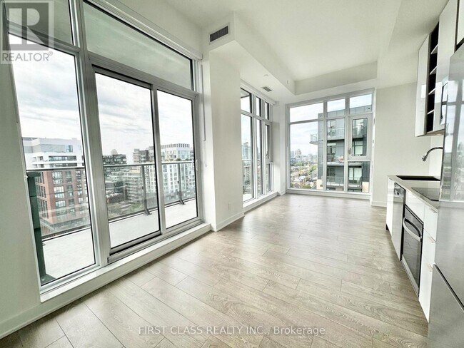 Photo - 543 Richmond St W Unit LPH09