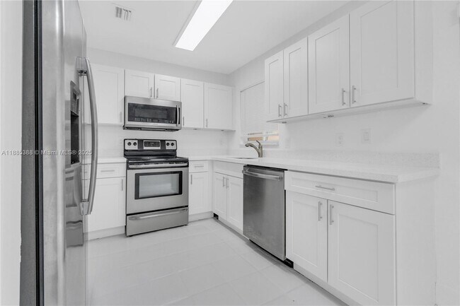 Building Photo - 1428 NE 2nd Ave Unit 1 Rental