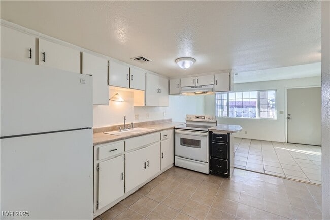 Building Photo - 3604 Thomas Ave Unit 4