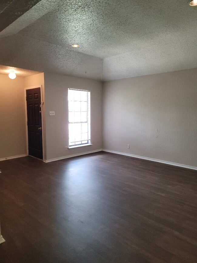 Photo - Duplex in Saginaw 2 bedrooms 1 bath