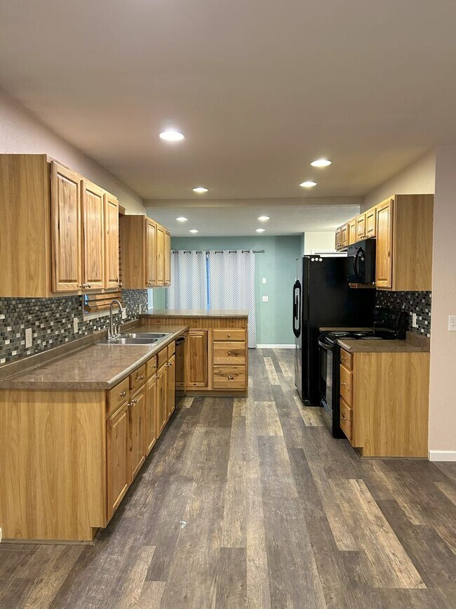 Photo - Charming 3 Bedroom, 2 Bathroom House!!