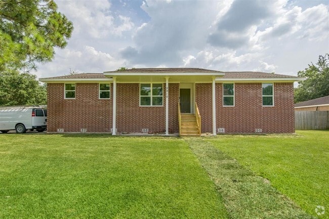 Building Photo - 5915 Ludington Dr Rental