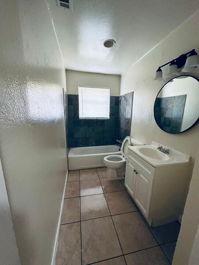 Photo - Beautiful 3 bedroom in Garland!