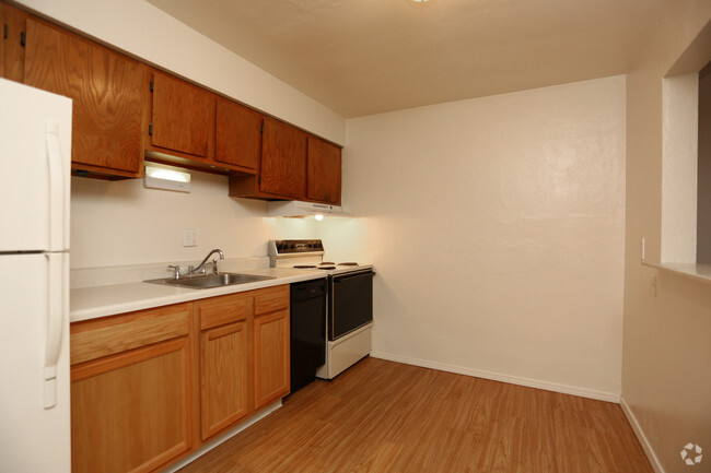 1BR, 1BA - 520 SF - Springwood Apartments