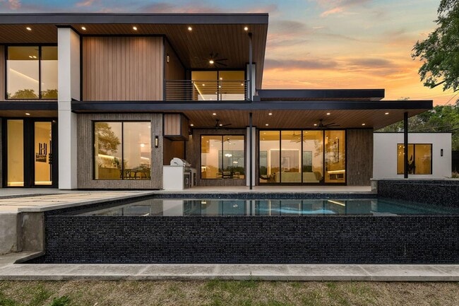 Photo - 2401 Oakhaven Cir