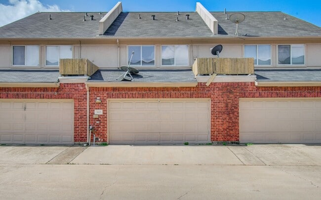 Photo - Affordable 3-Bedroom Townhome in Prime Missouri City Location