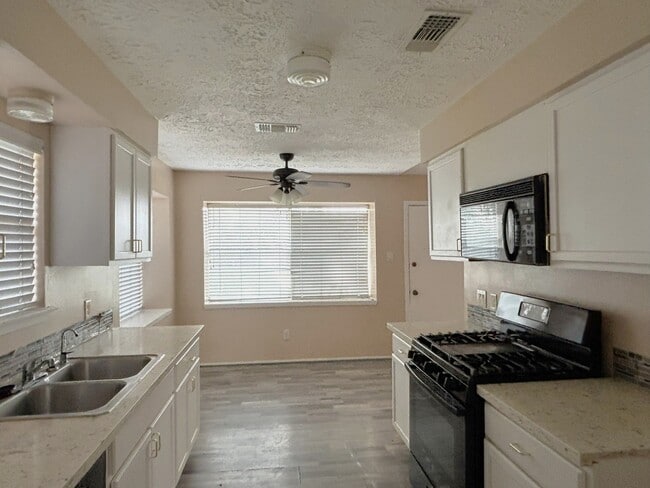 Photo - 17323 Camberwell Green Ln