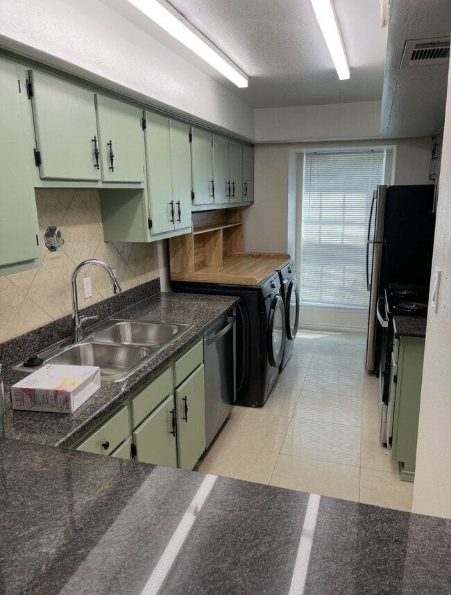 Photo - 7827 Leonora St