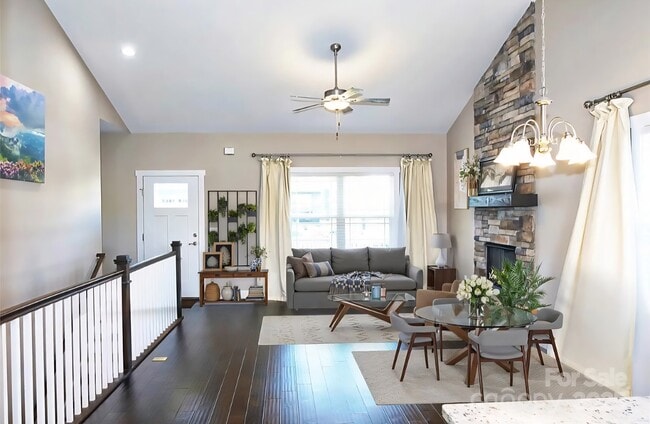 Photo - 75 Leyland Cir