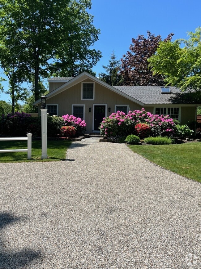 Building Photo - 30 Whiting Farm Rd Rental