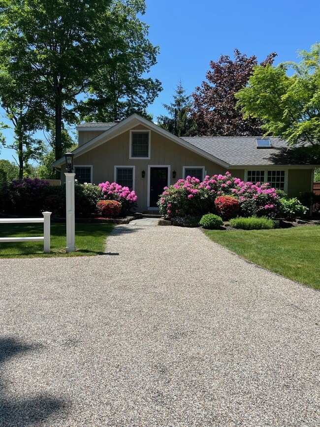 Photo - 30 Whiting Farm Rd Casa