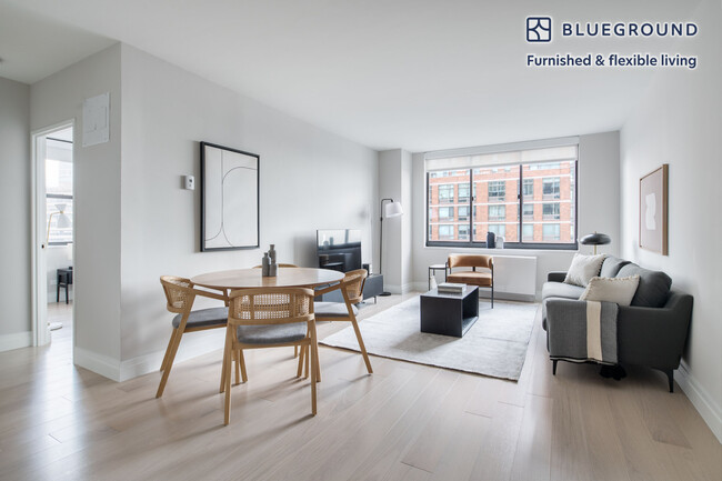 Building Photo - 225 E 95th St Rental
