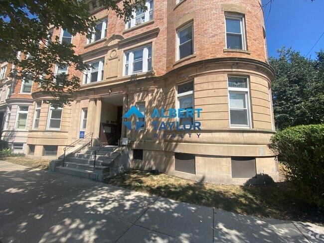 Building Photo - 1824 Beacon St Unit 8 Rental