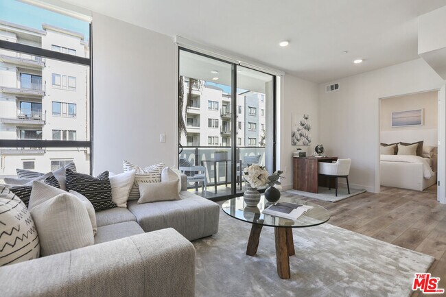 Photo - 740 Ridgeley Dr Unit PH 503