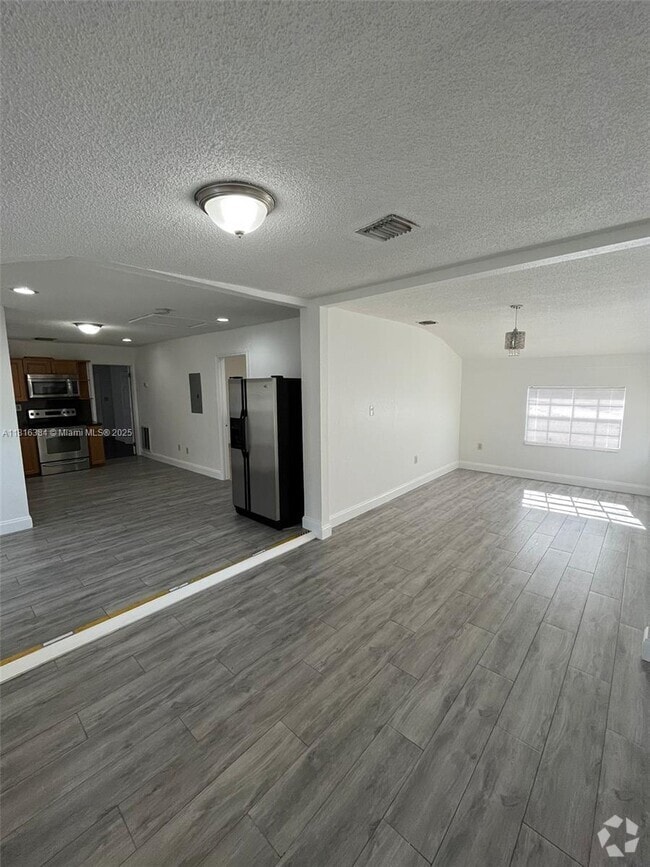 Building Photo - 5519 NW 4th Ave Rental