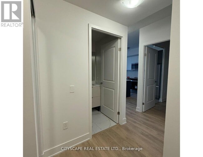 Photo - 202 Burnhamthorpe Rd E Unit 1410