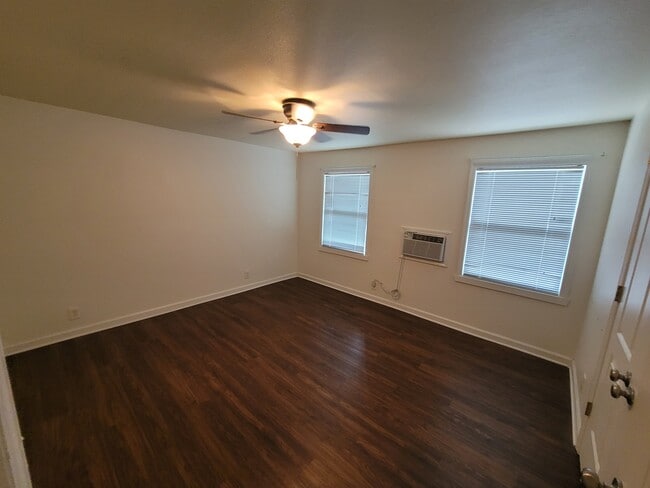 Building Photo - 555 S Tuttle Ave Unit B