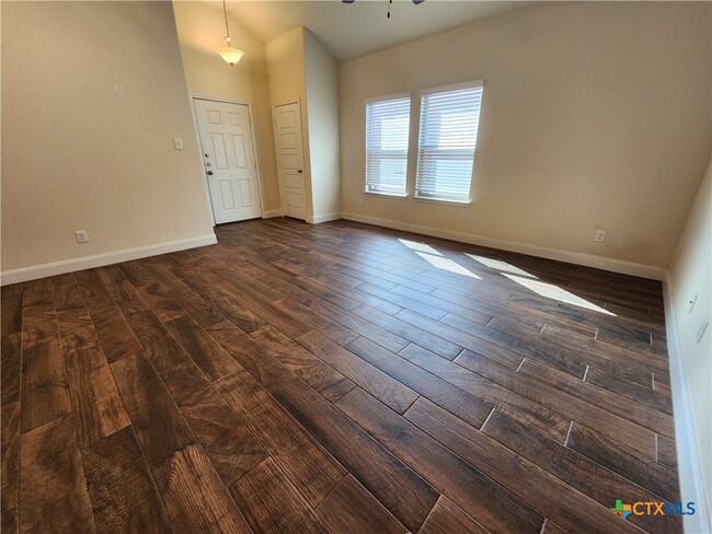 Photo - 1201 FM-306 E