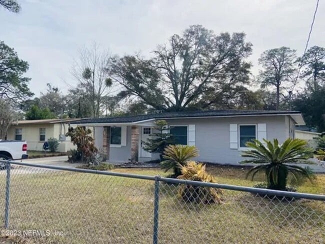 Photo - Charming & Modern 3-Bedroom Oasis in Duval...