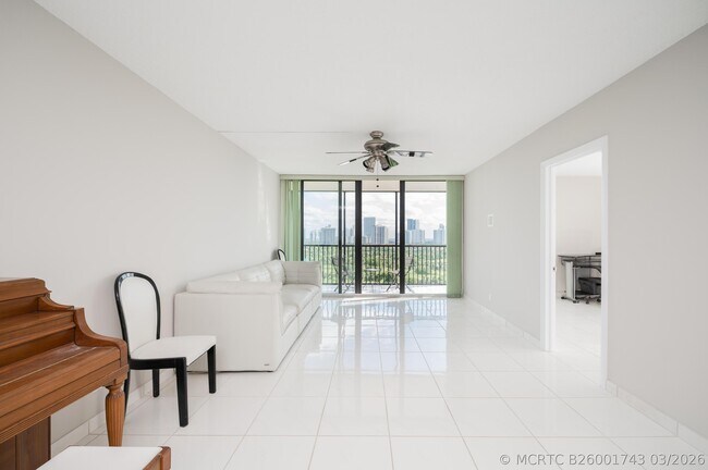 Photo - 20335 W Country Club Dr Unit 1704