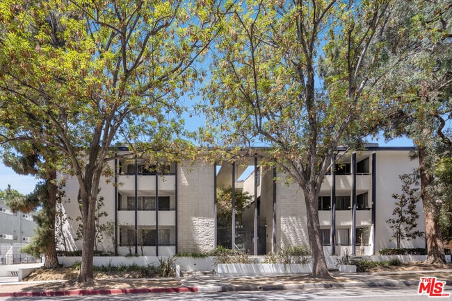 Building Photo - 211 S Wilson Ave Unit 105 Rental