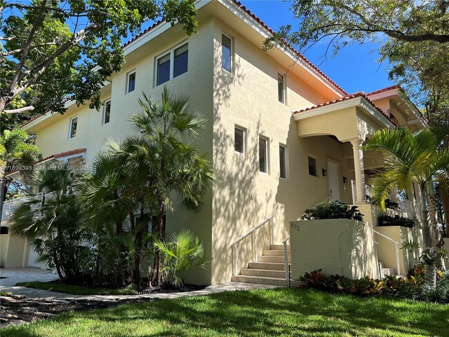Photo - 573 Satinwood Dr