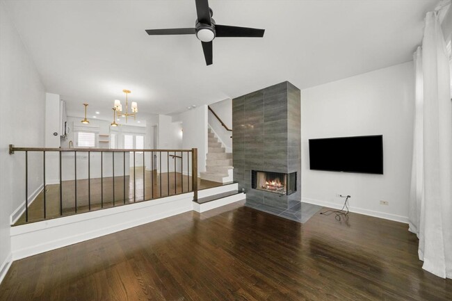 Photo - 2539 N Greenview Ave Condo