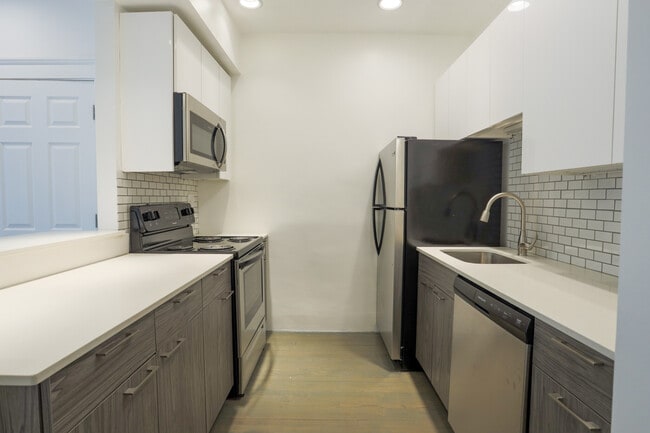 Building Photo - 54 Queensberry St Unit P4