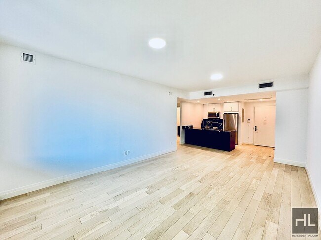 Photo - HENRY HUDSON PKWY E Unit 405