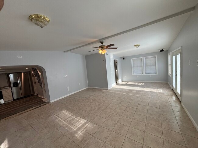 Photo - 210 Boston Dr