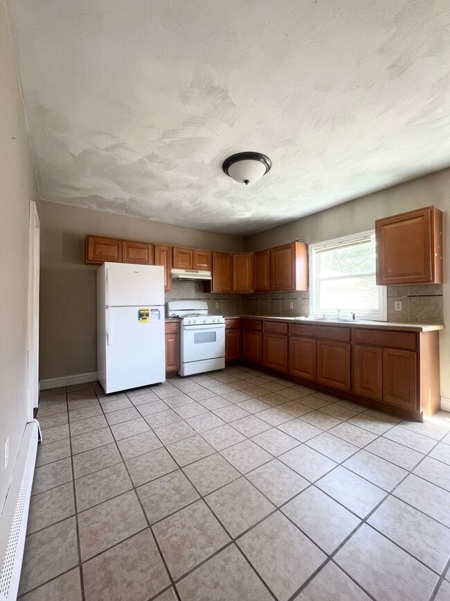 Building Photo - 38 Frances Ave Unit 38 Frances Ave  1 Rental