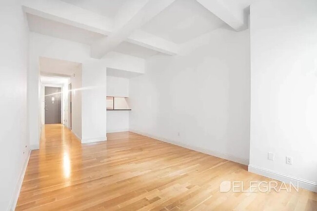 Building Photo - 88 Greenwich St Rental