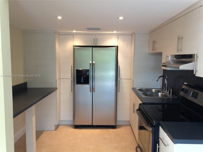 Building Photo - 8311 SW 142nd Ave Unit J211 Rental