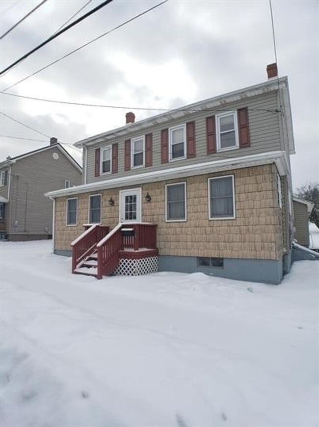 Building Photo - 314 Church St