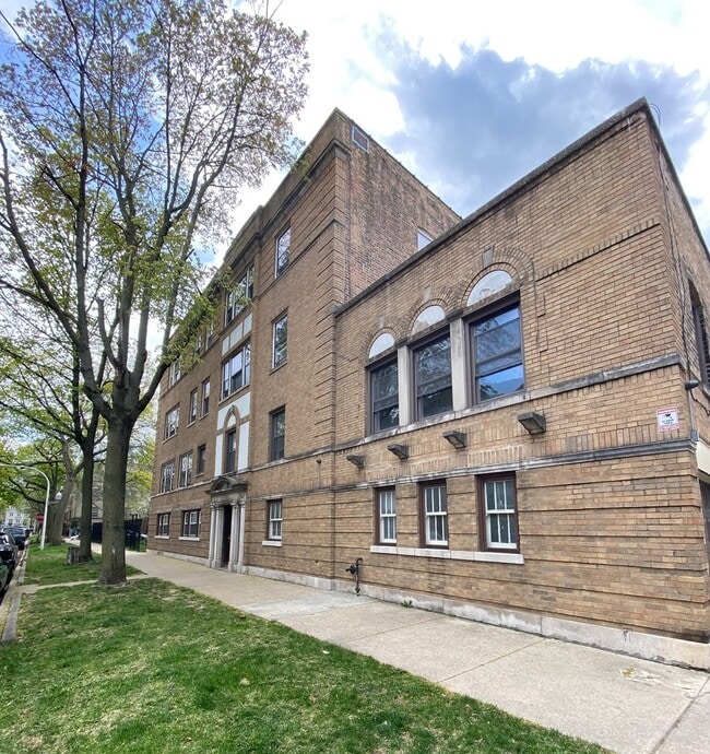 Building Photo - 7434 N Seeley Ave Unit 1N