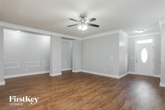 Photo - 182 Norwich Dr
