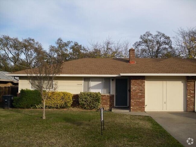Building Photo - Charming 2-Bedroom Duplex for Rent in Citr... Rental