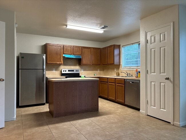 Photo - 3114 Junction Dr