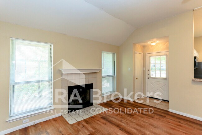 2407 Armadillo Dr
