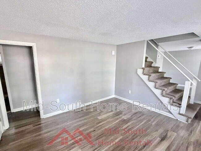 Photo - 1733 Gowan Dr