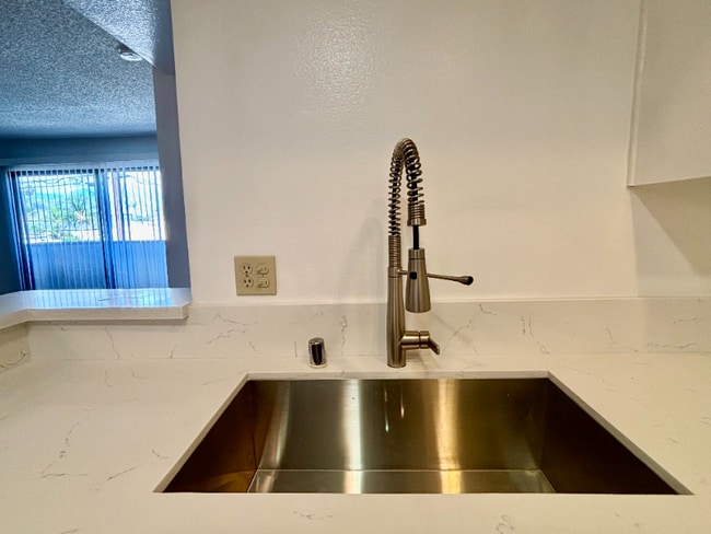 Photo - 6400 Kraft Ave Unidad 7