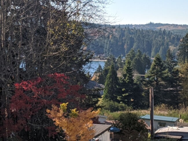 Building Photo - Charming, bright and peaceful condo close to ferries and shopping in Kingston!